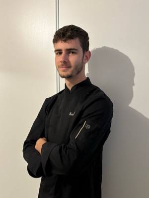 Chef Romain, chef spécialisé en cuisine française à domicile au Luc
